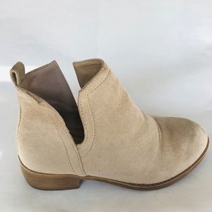 Suede, short heel booties